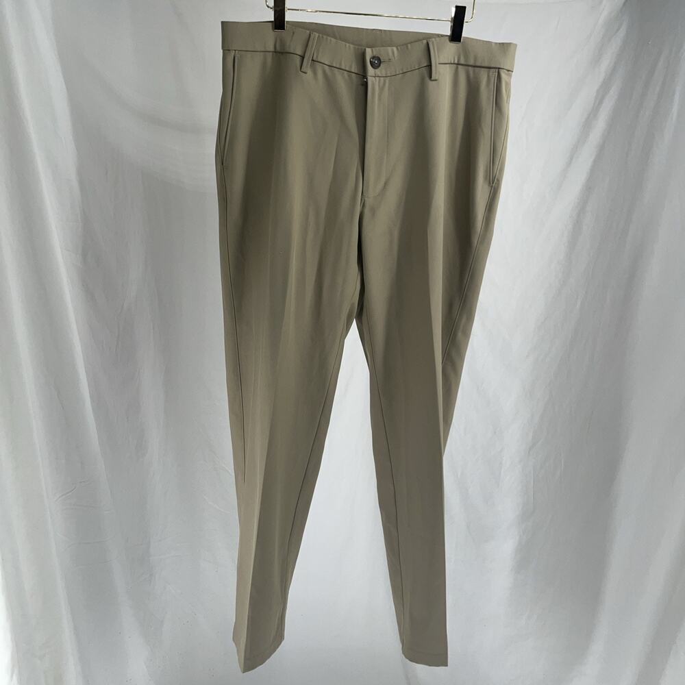 Haggar H26 Men's Fit Relaxed Leg Dress Pants, Khaki, 34 X 30 Slight Imperfection